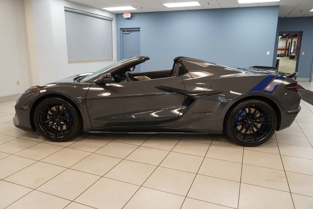New 2027 Chevrolet Corvette Grand Sport w/ Z52 Sport Performance Package RWD image 2
