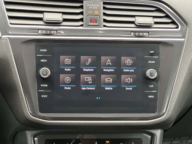 Used 2024 Volkswagen Tiguan SE R-Line AWD/4WD image 19