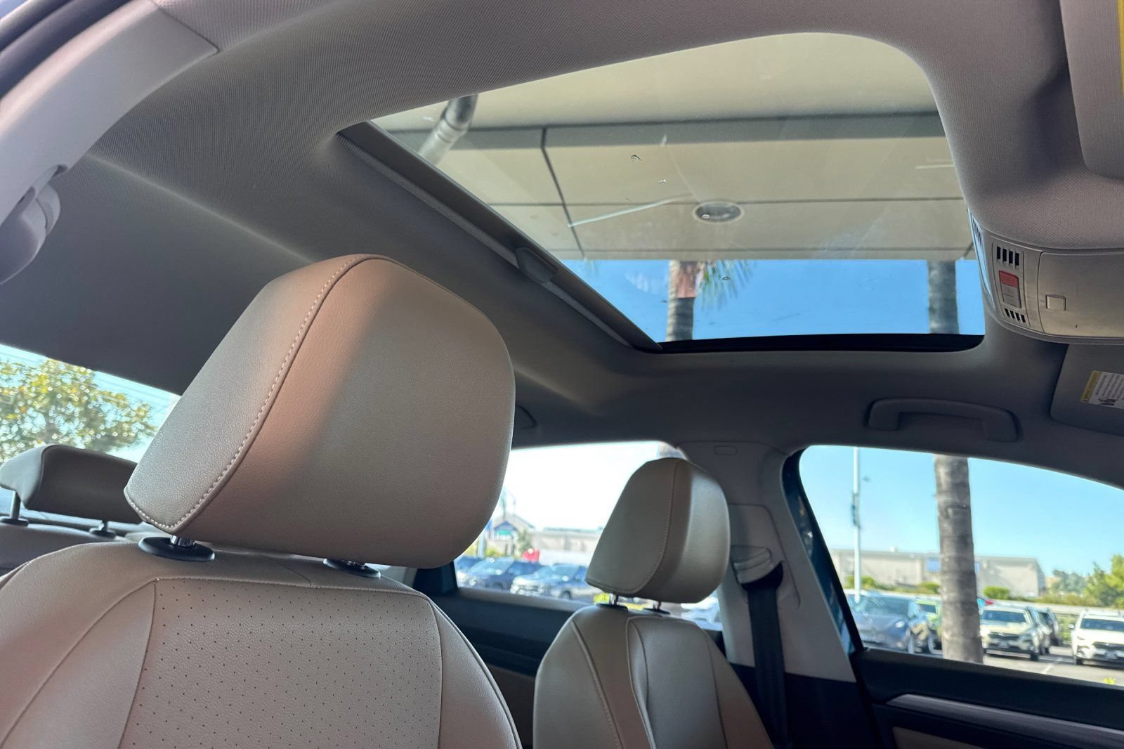 Used 2019 Volkswagen Jetta SEL w/ Cold Weather Package FWD image 16