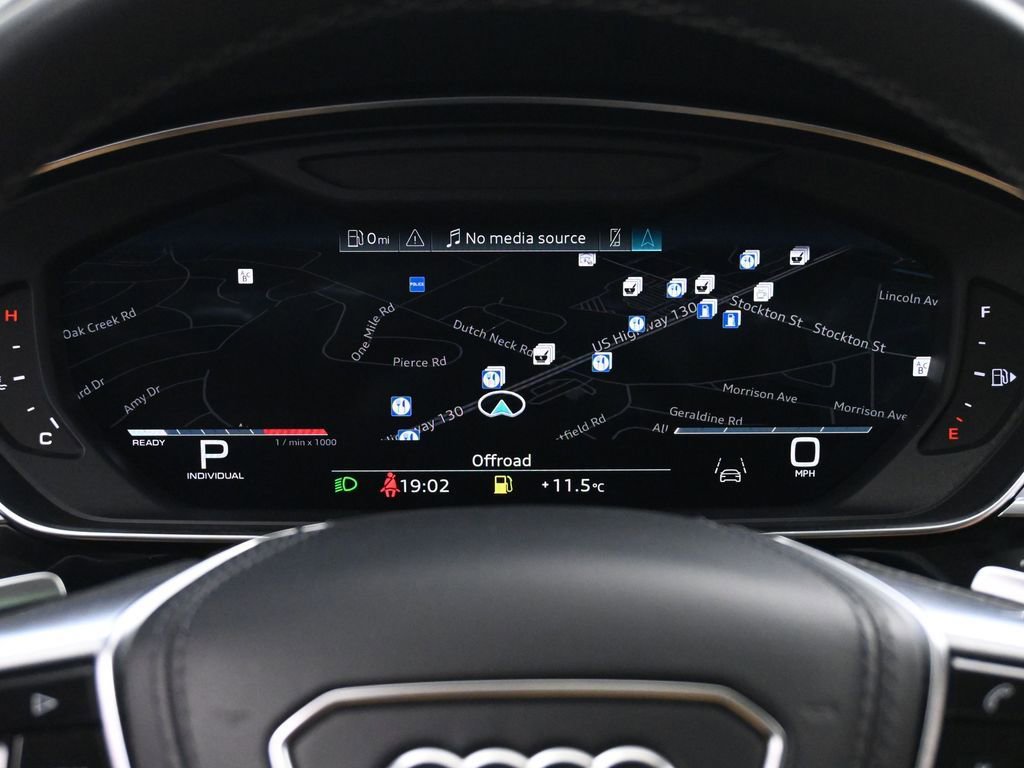 Used 2023 Audi S8 w/ S8 Comfort Plus Package AWD/4WD image 32