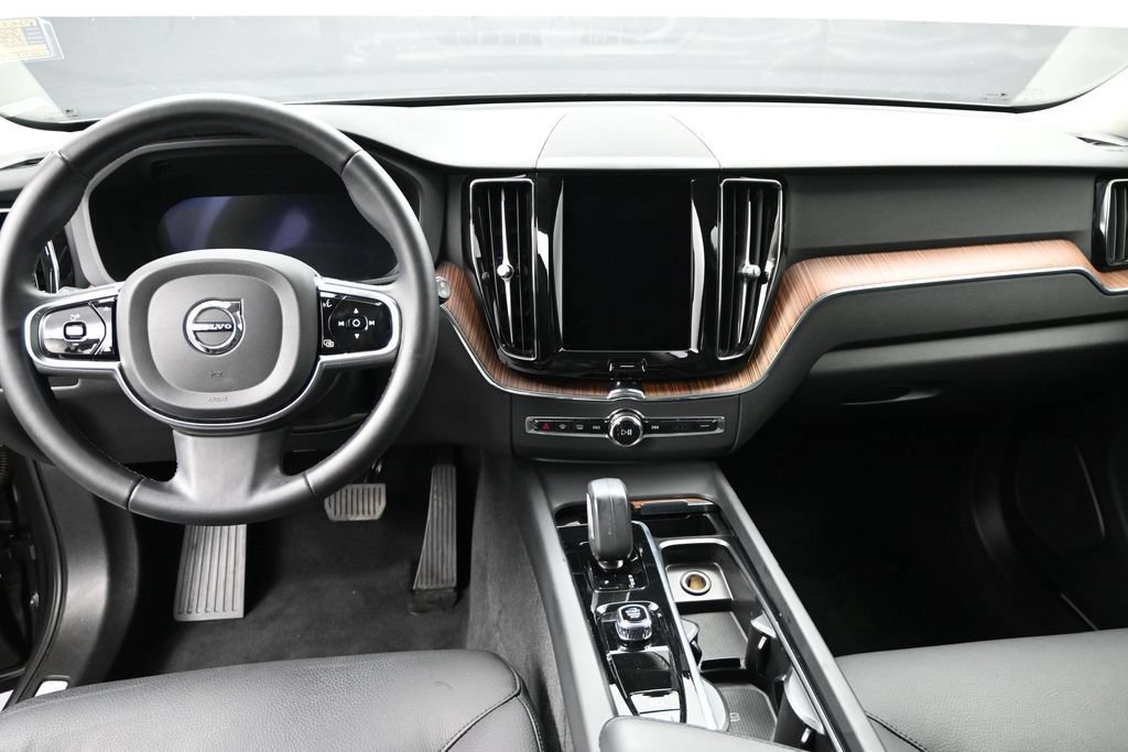Used 2024 Volvo XC60 B5 Plus AWD/4WD image 15