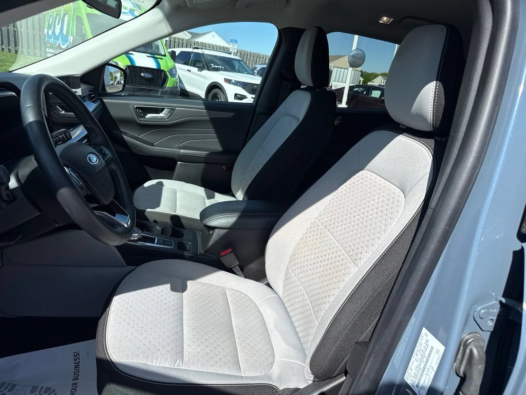 Used 2023 Ford Escape Active w/ Tech Pack #2 AWD/4WD image 3