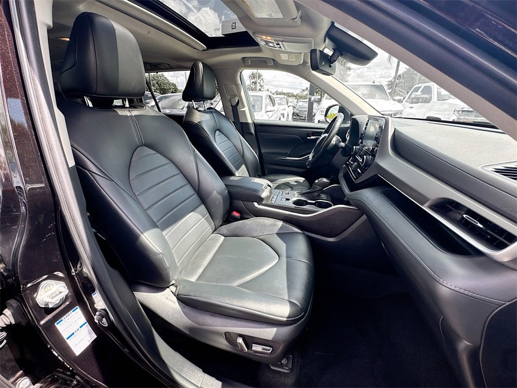 Used 2022 Toyota Highlander XLE image 29