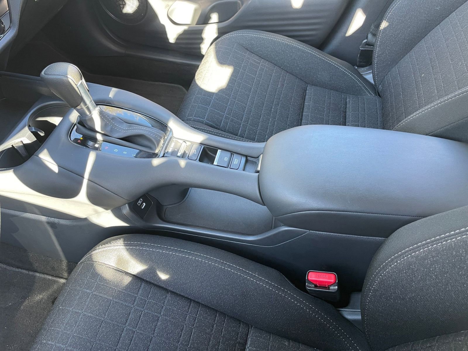 Used 2025 Honda HR-V LX image 39