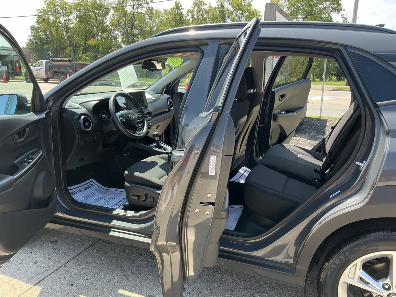 Used 2023 Hyundai Kona SEL FWD image 9