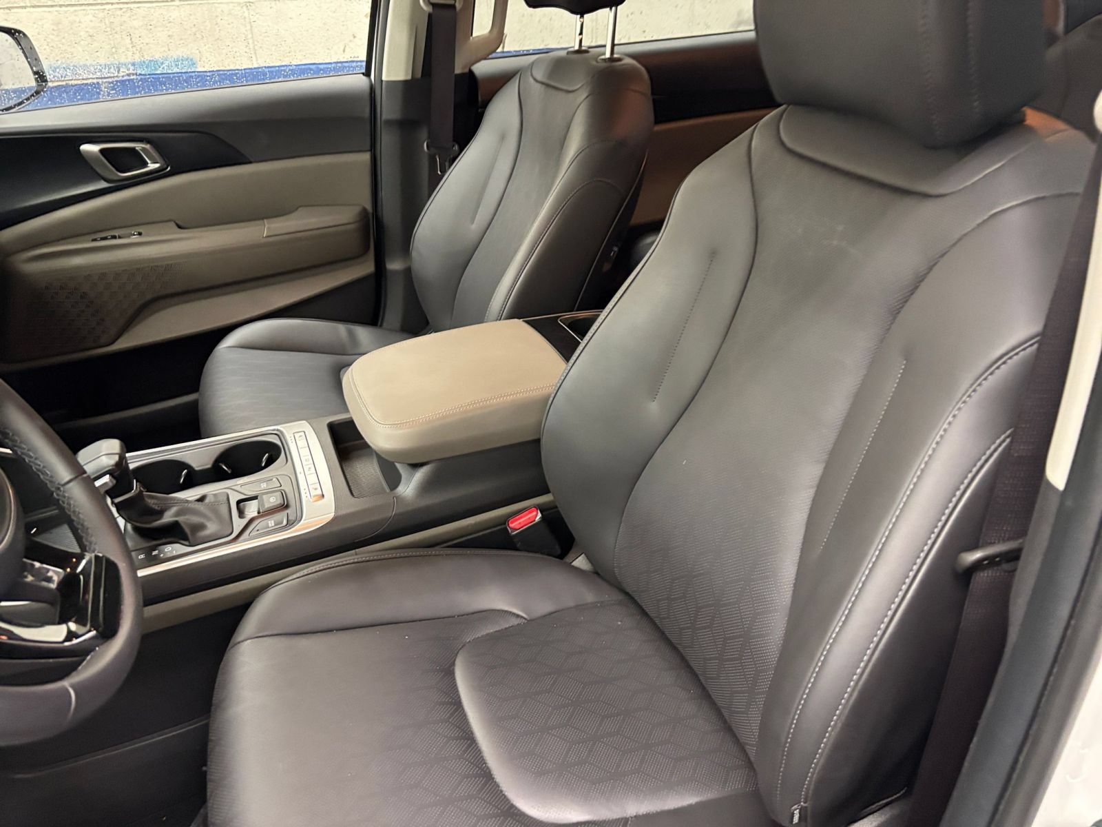 Used 2026 Kia Carnival FWD image 27