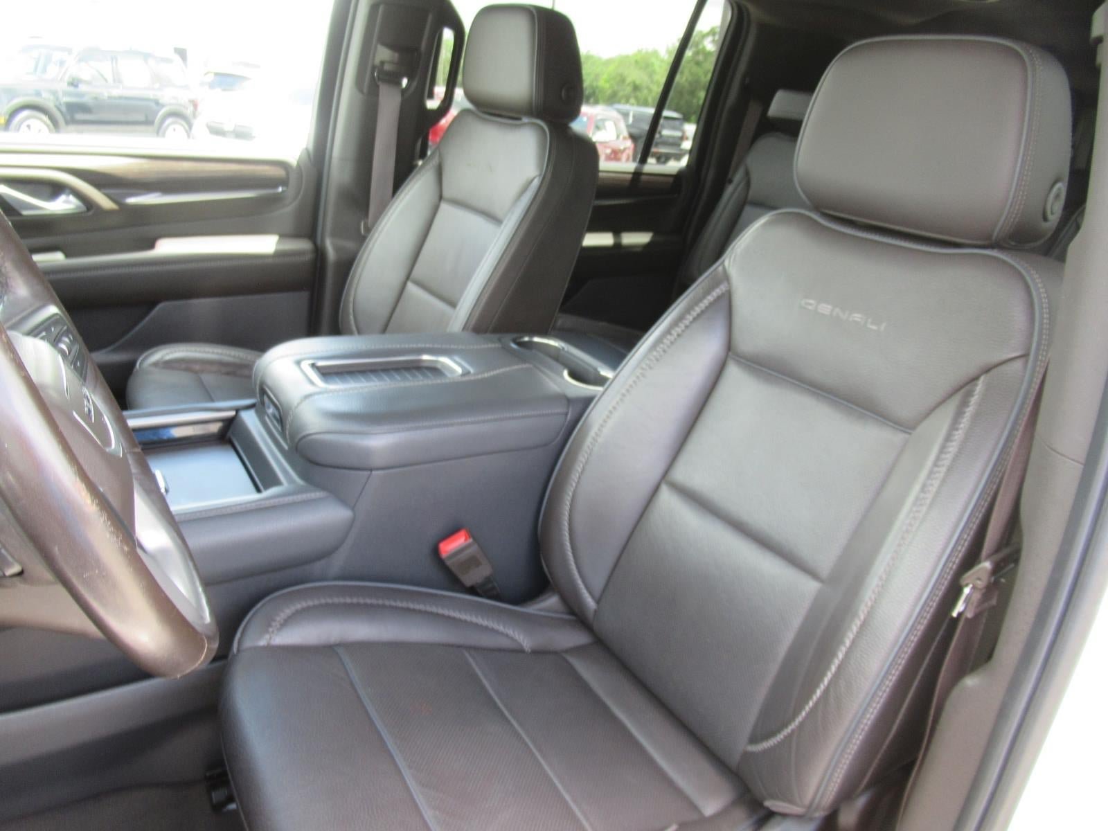 Used 2022 GMC Yukon XL Denali w/ Advanced Technology Package AWD/4WD image 19