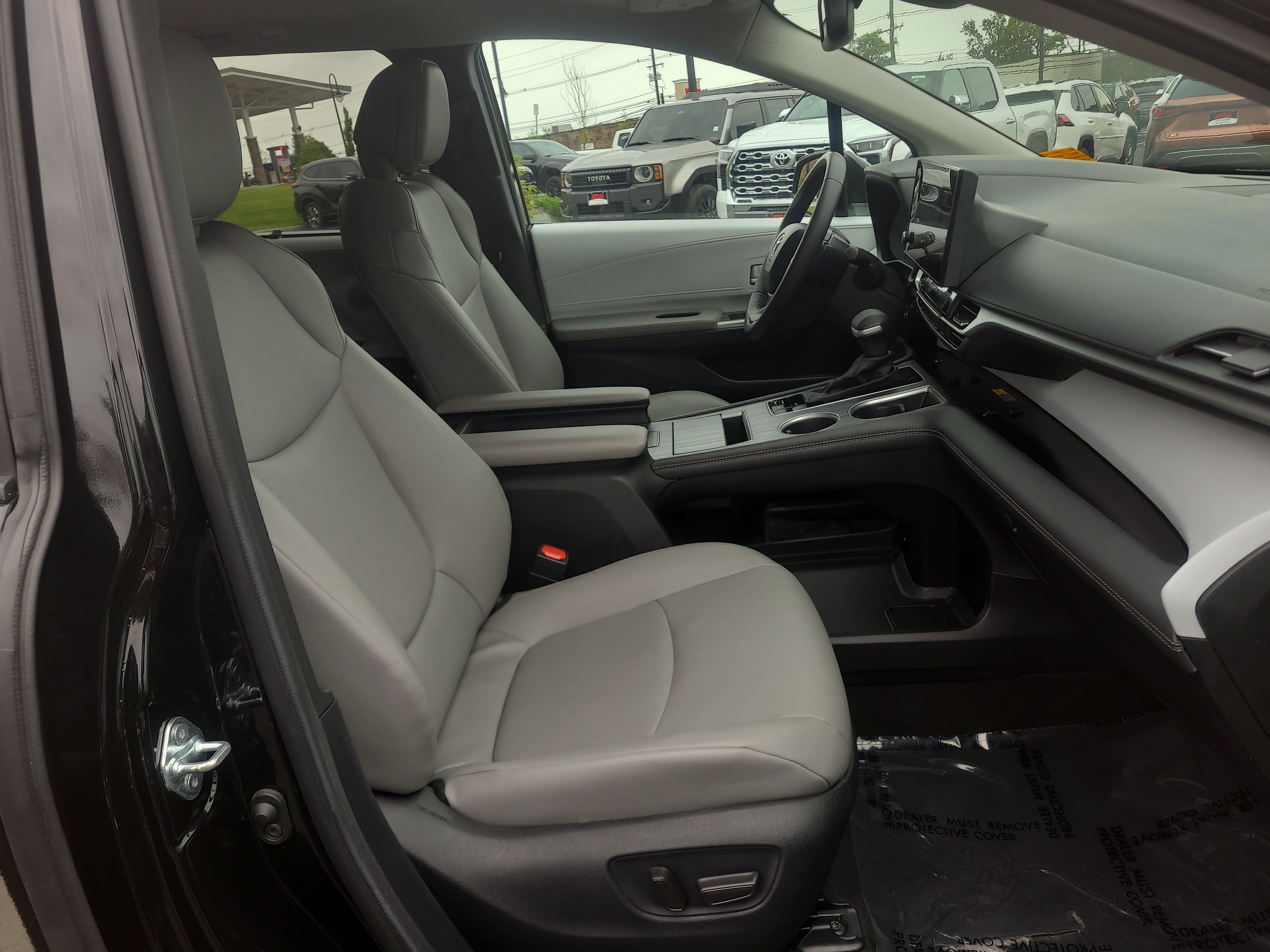 Certified 2026 Toyota Sienna XLE FWD image 17