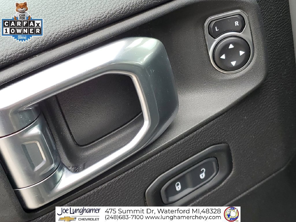 Used 2022 Jeep Wrangler Unlimited Sahara w/ LED Lighting Group AWD/4WD image 25
