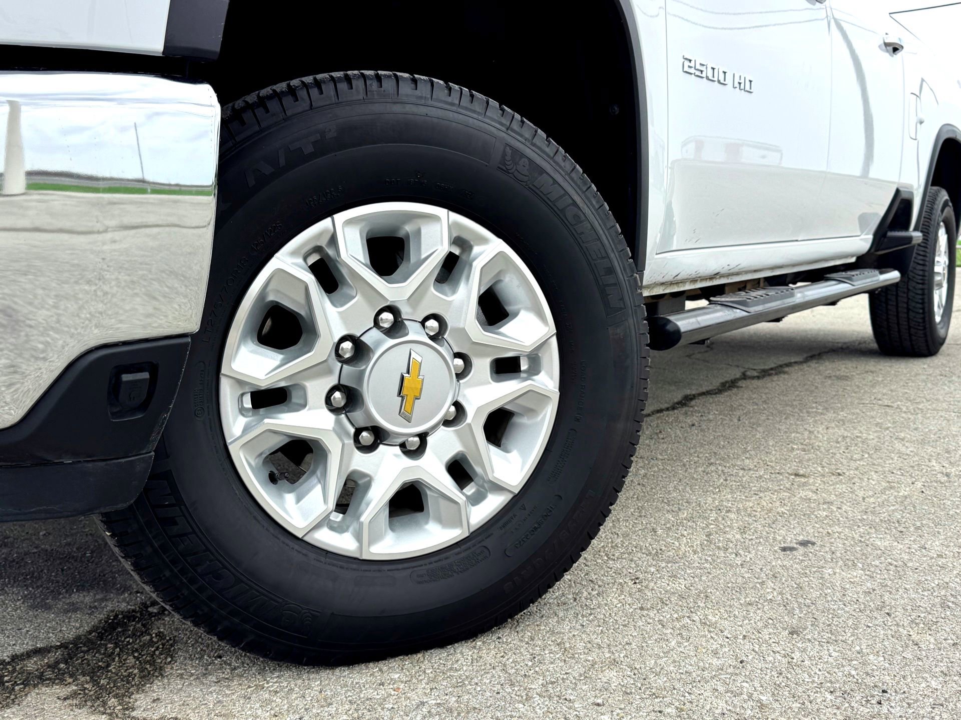Used 2025 Chevrolet Silverado 2500 LTZ w/ LTZ Convenience Package image 2