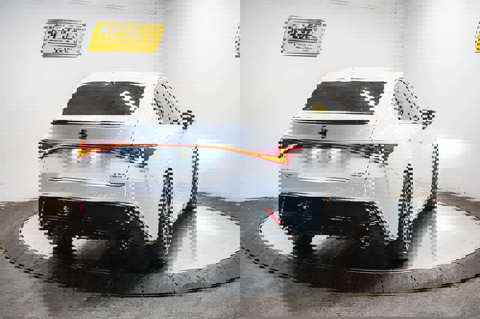 Used 2023 Lexus IS 350 F Sport image 4