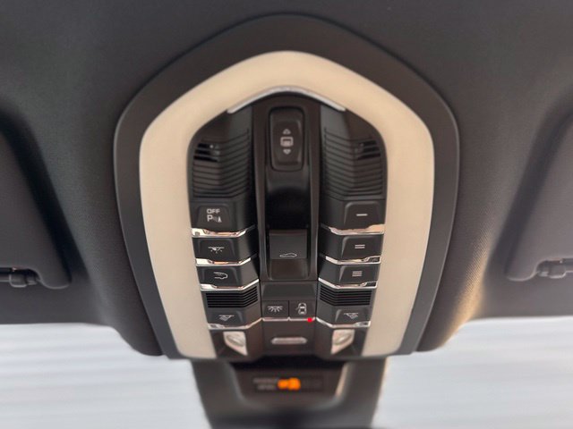 Certified 2022 Porsche Macan S AWD/4WD image 26
