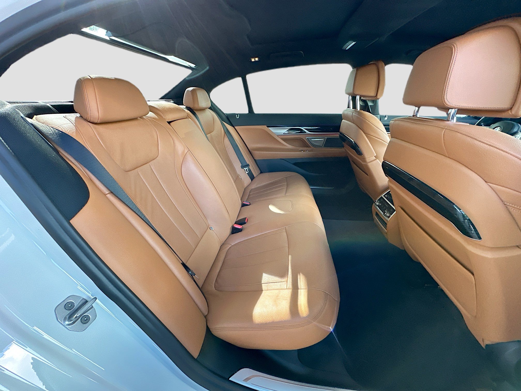 Used 2021 BMW 740i xDrive w/ M Sport Package image 29