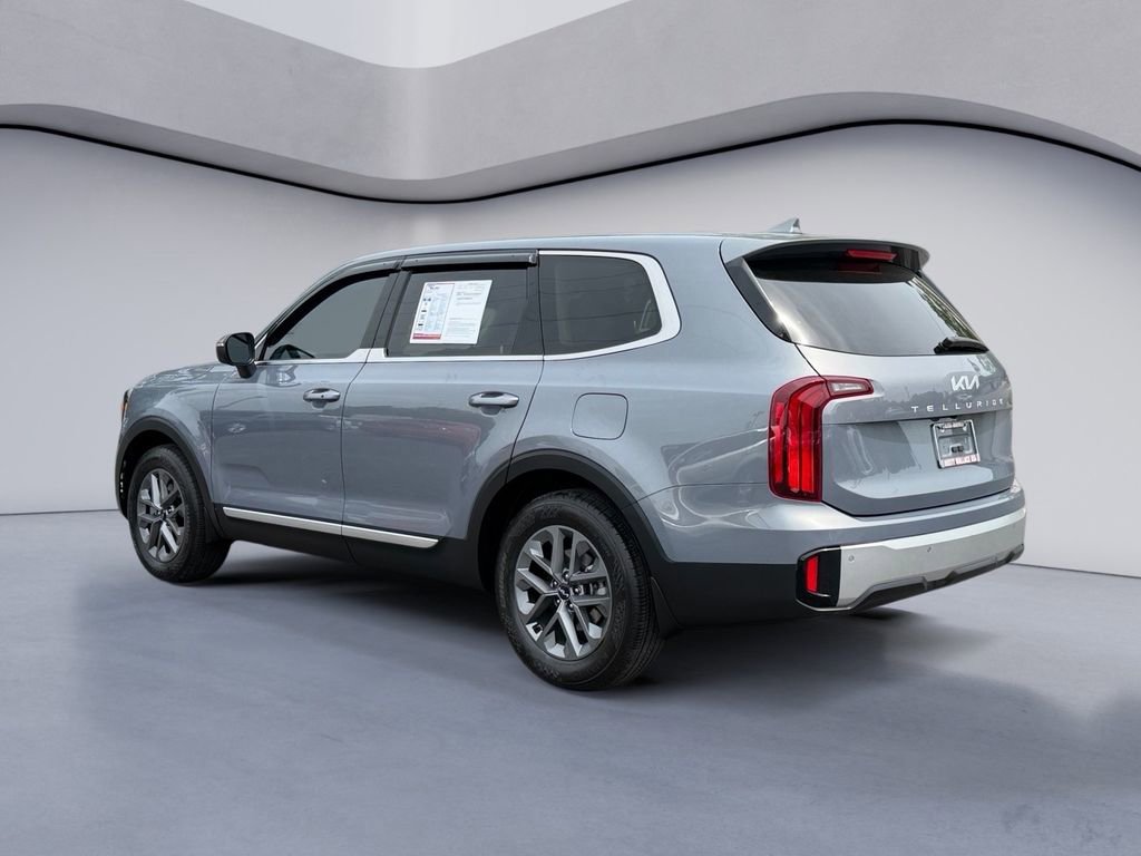 Used 2023 Kia Telluride LX FWD image 3
