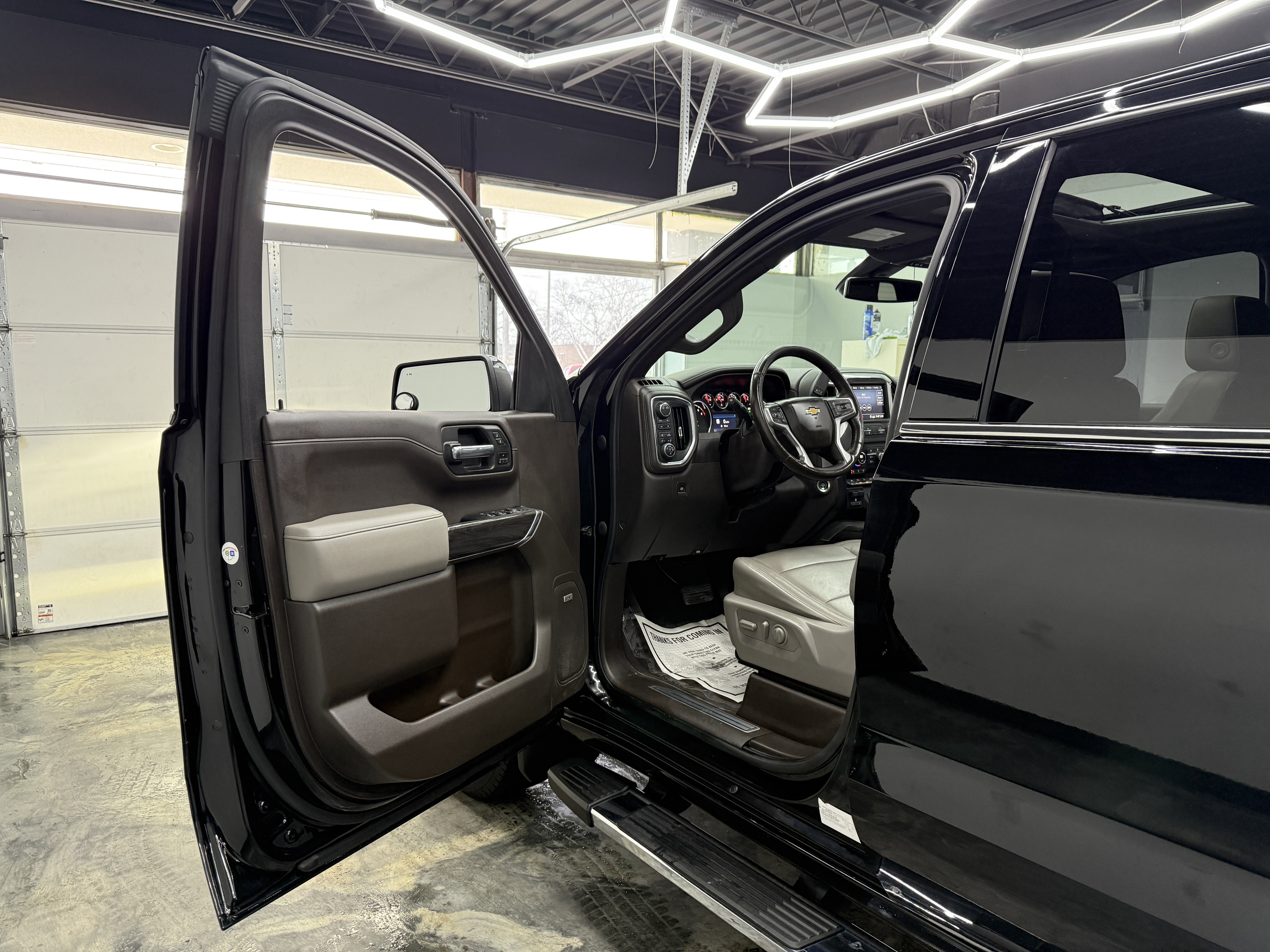 Used 2020 Chevrolet Silverado 1500 LTZ w/ LTZ Premium Package image 9