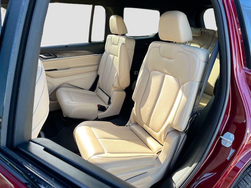 Certified 2025 Jeep Grand Cherokee L Limited w/ Luxury Tech Group II image 25