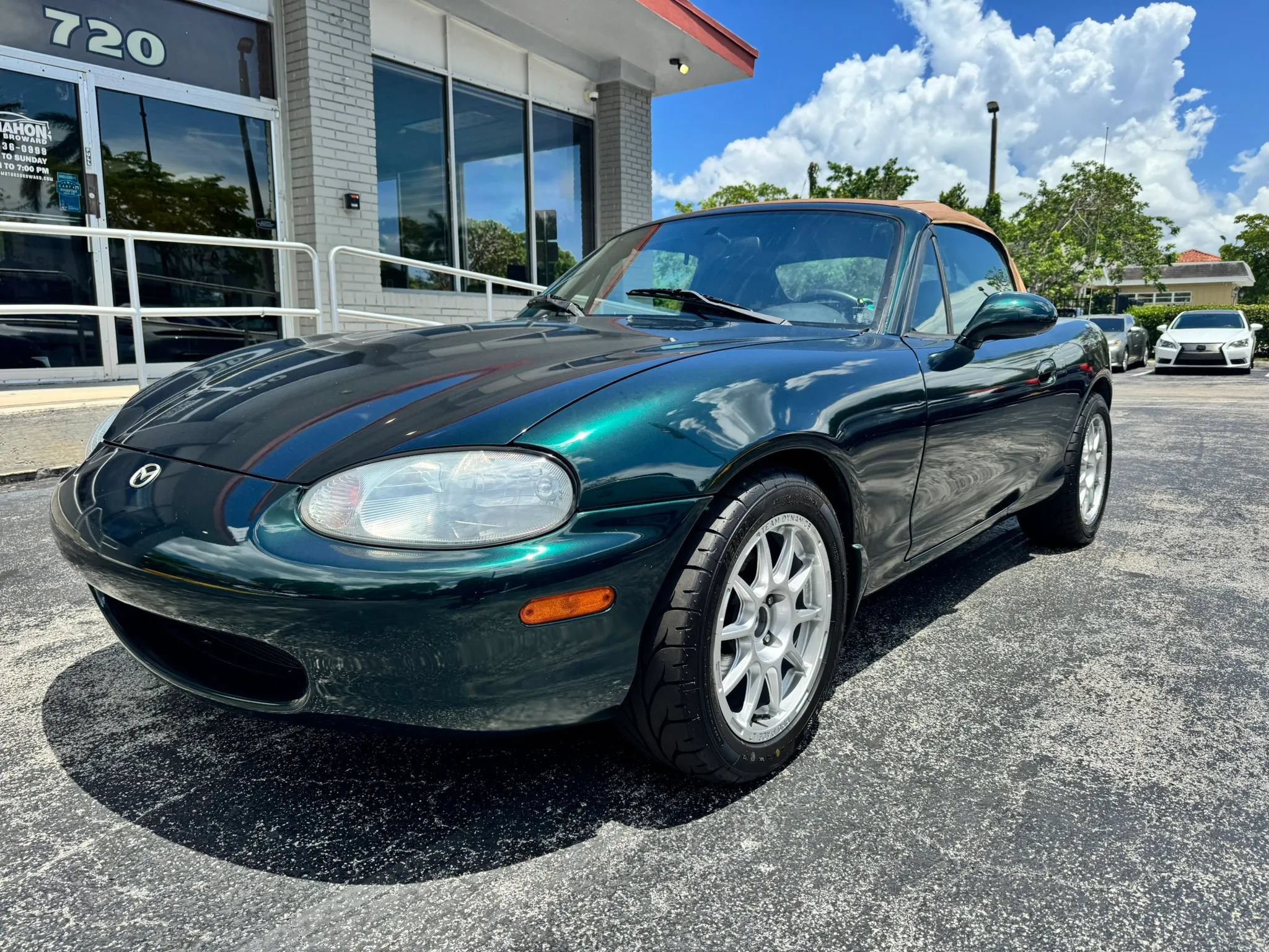 Used 1999 MAZDA MX-5 Miata RWD image 1