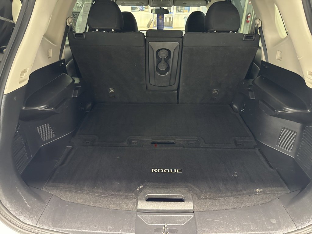 Used 2017 Nissan Rogue SV image 18