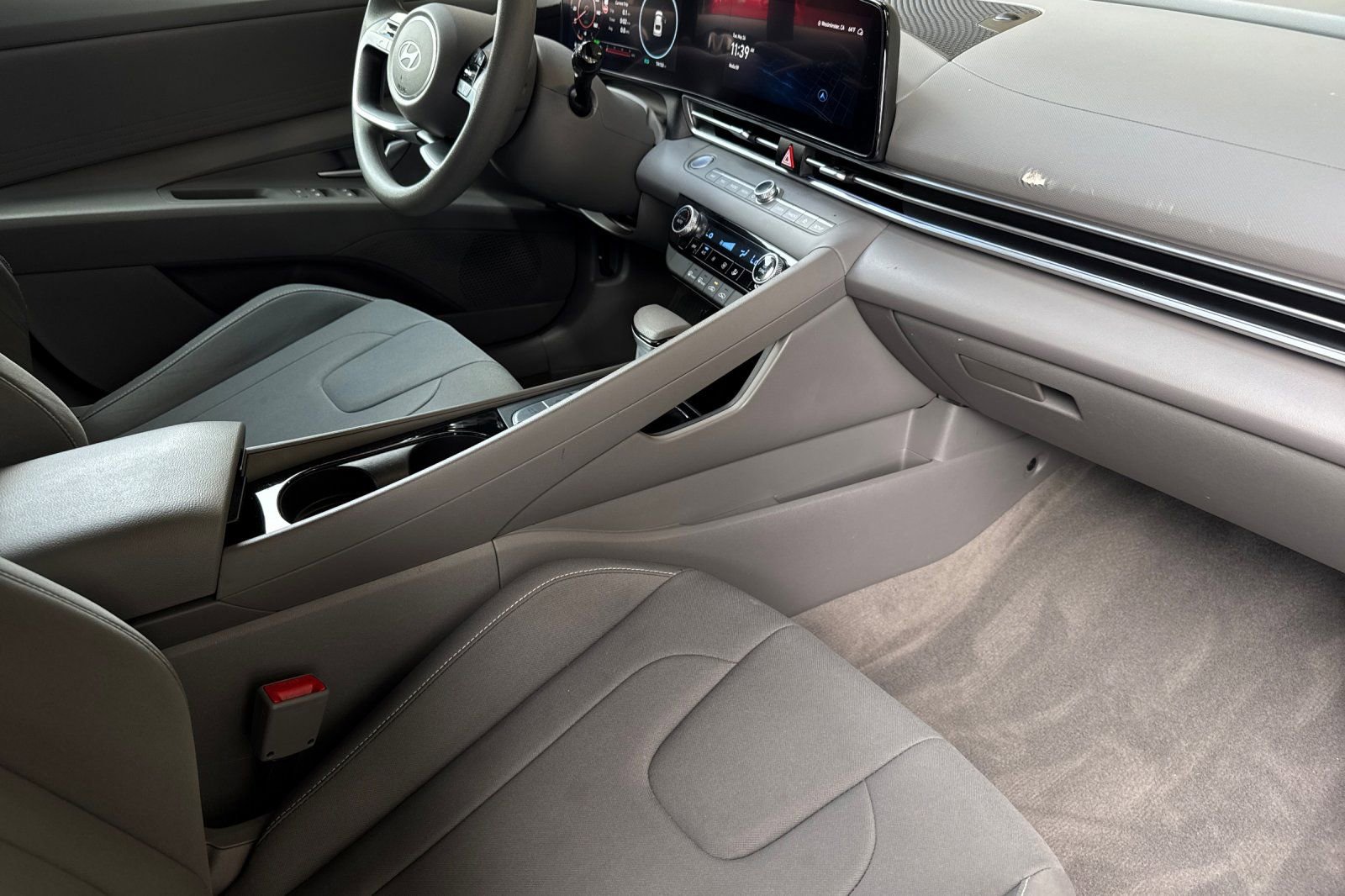 Used 2024 Hyundai Elantra Blue FWD image 15
