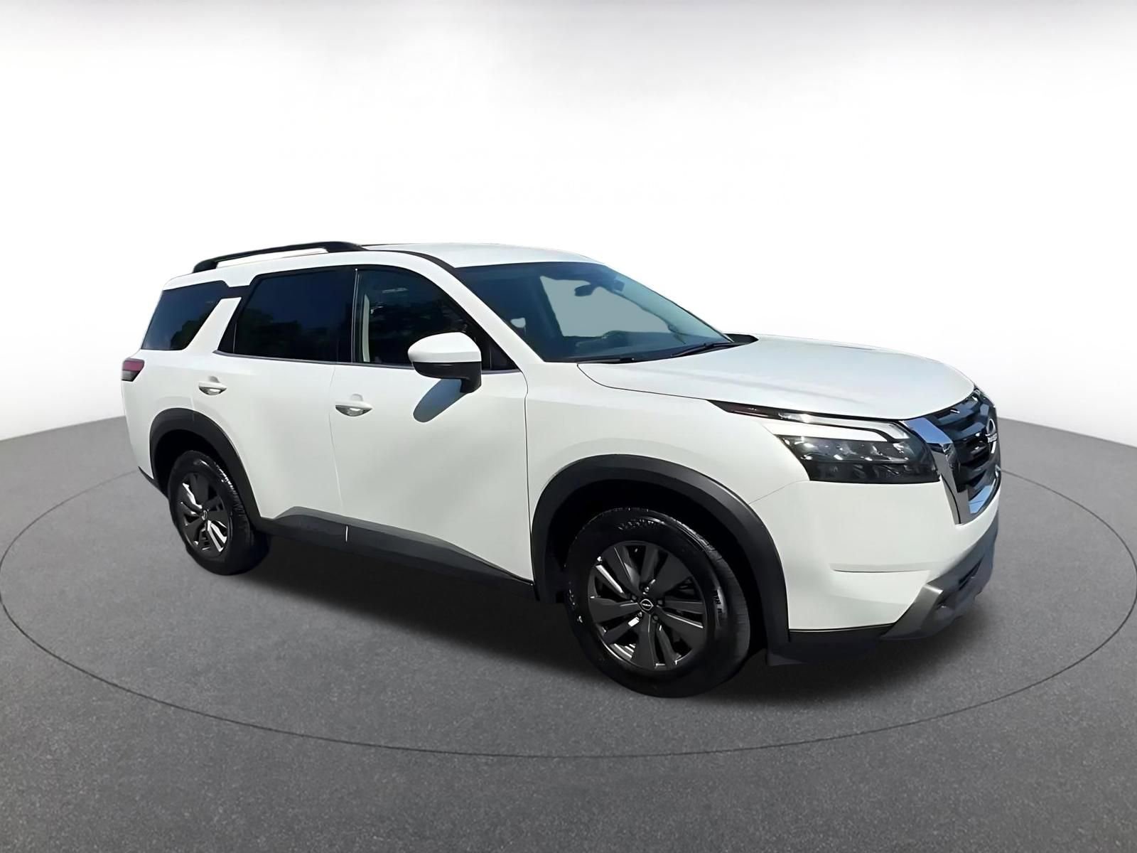 Used 2025 Nissan Pathfinder SV AWD/4WD image 2