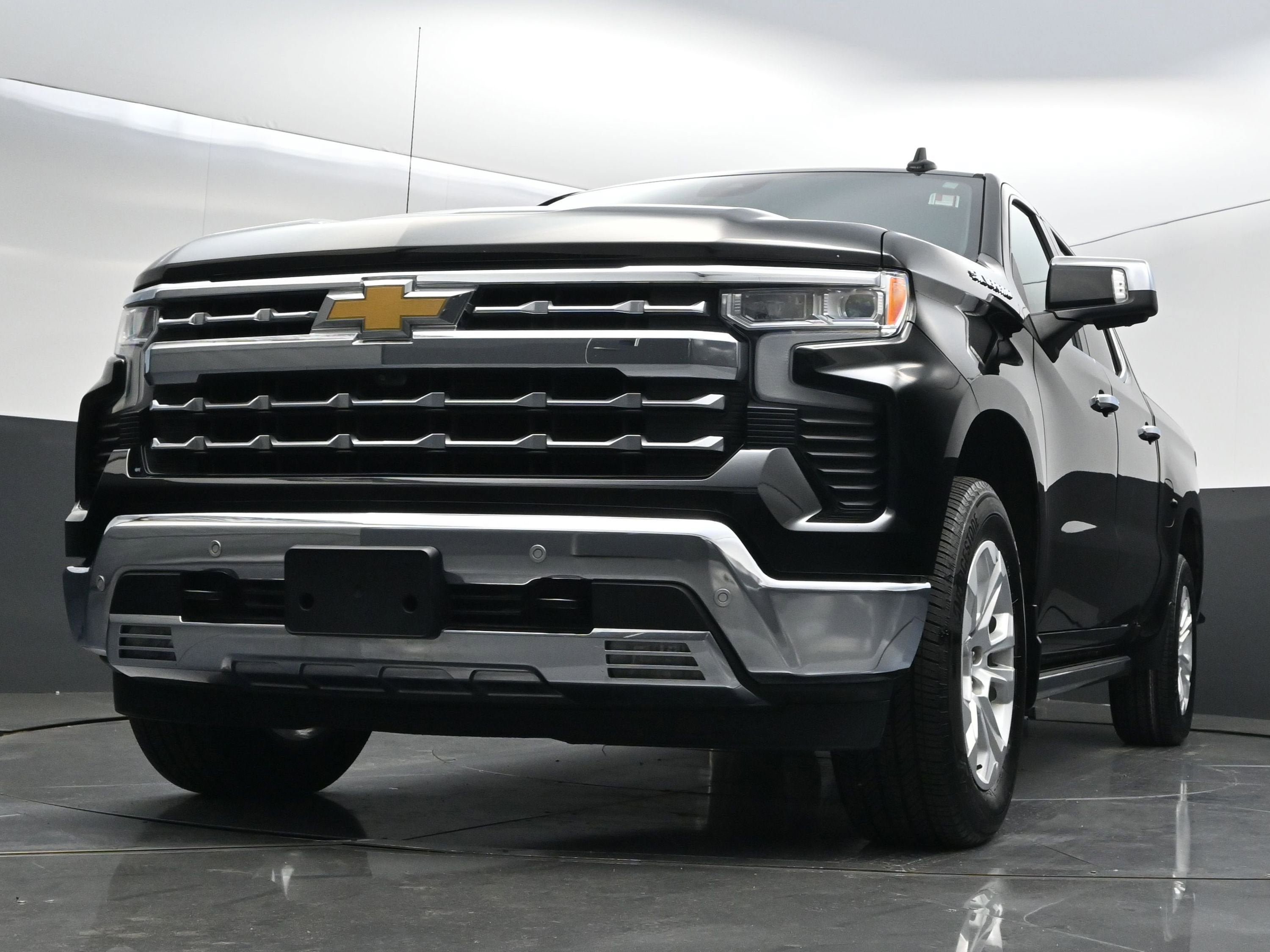 Certified 2023 Chevrolet Silverado 1500 LTZ w/ Technology Package AWD/4WD image 34