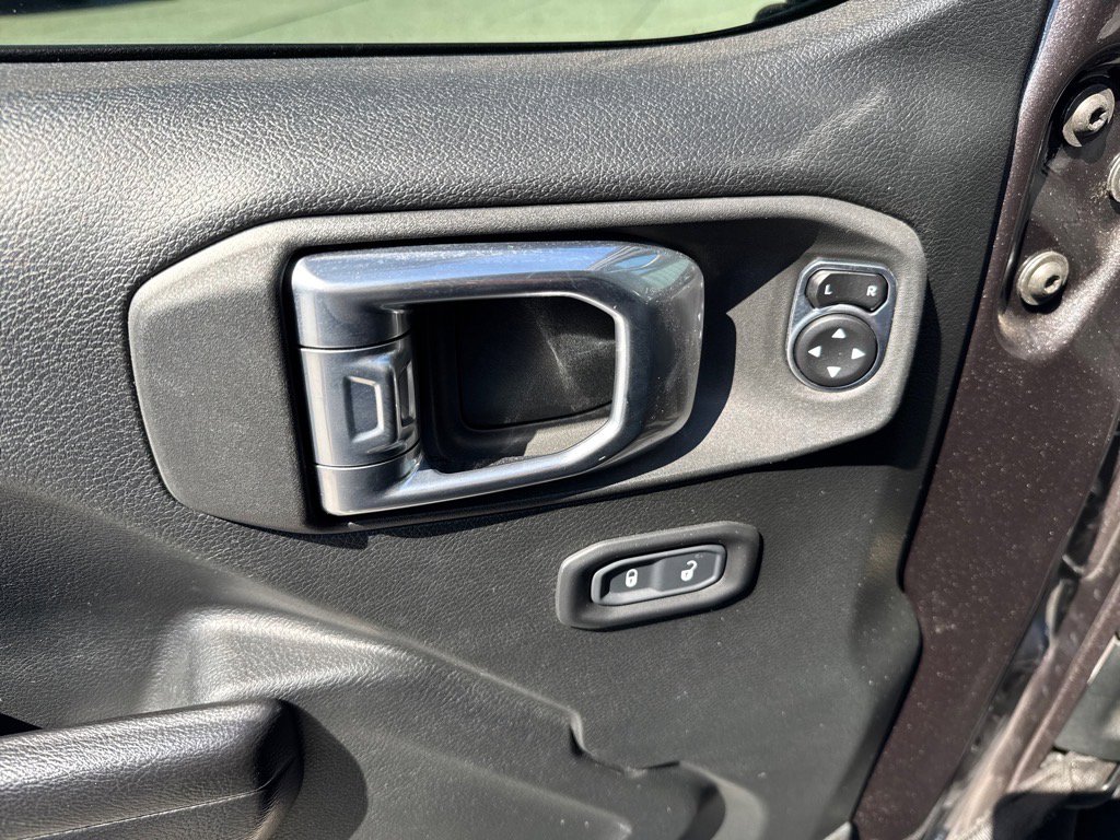 Used 2021 Jeep Wrangler Sport image 4