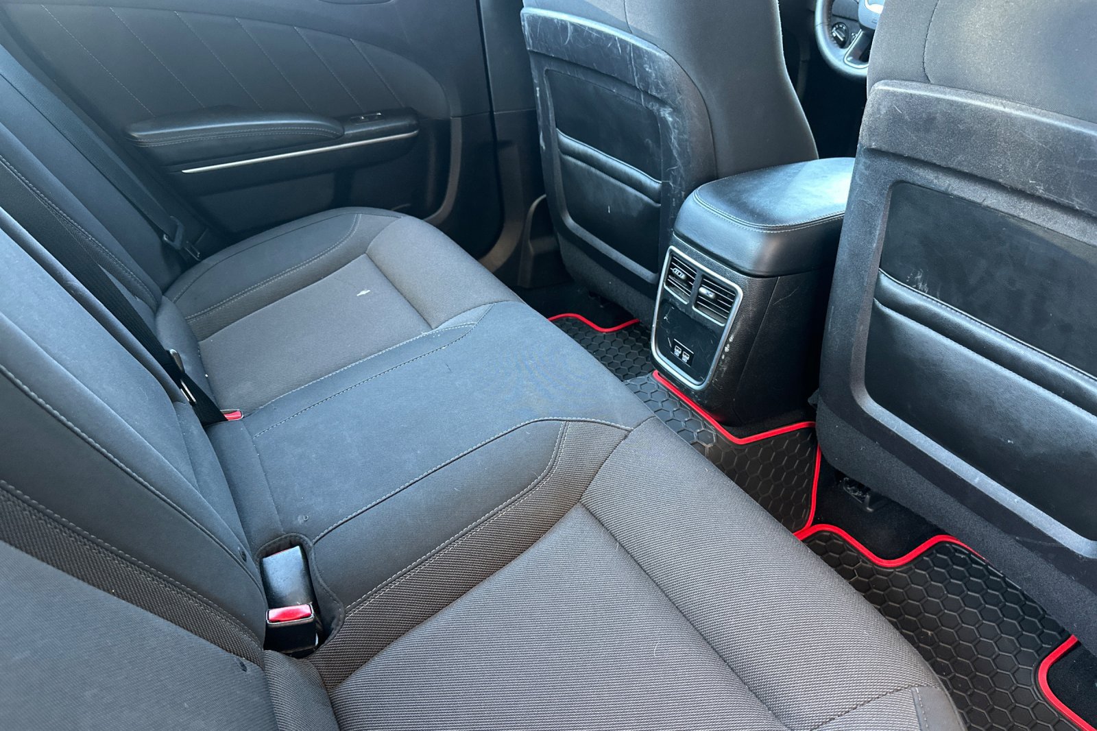 Used 2019 Dodge Charger SXT RWD image 18