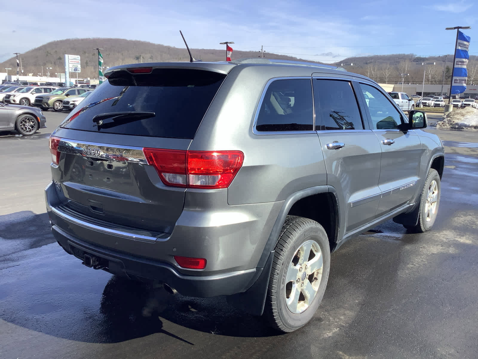Used 2012 Jeep Grand Cherokee Overland AWD/4WD image 2