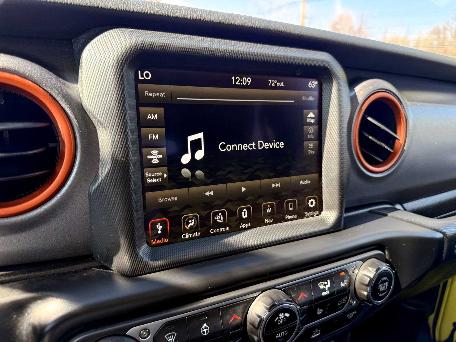 Used 2023 Jeep Gladiator Mojave w/ Cold Weather Group image 27