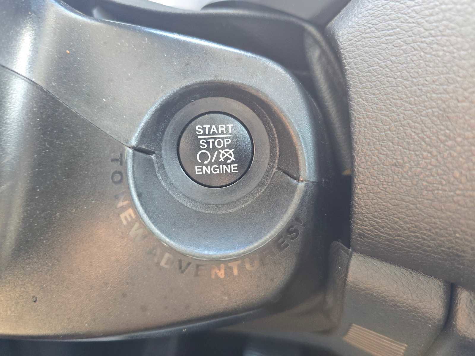 Used 2018 Jeep Renegade Latitude w/ UConnect 8.4 Nav Group image 31