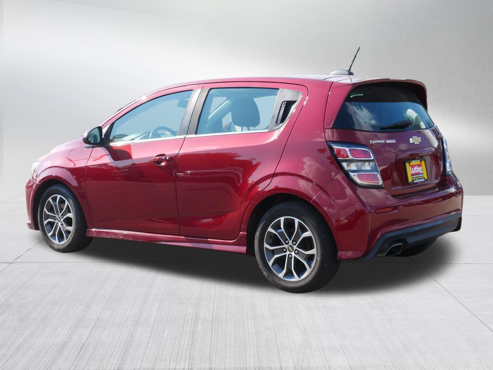 Used 2017 Chevrolet Sonic LT w/ Fun and Sun Package FWD image 5