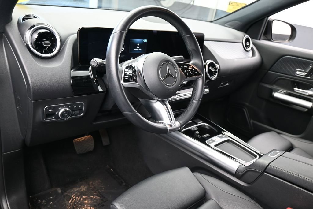 Used 2025 Mercedes-Benz GLA 250 image 12