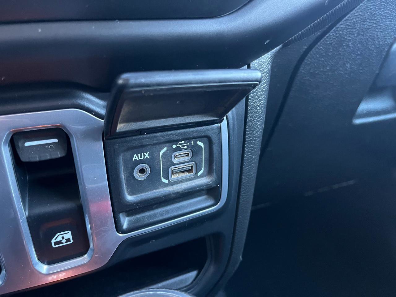 Used 2018 Jeep Wrangler Sport AWD/4WD image 27