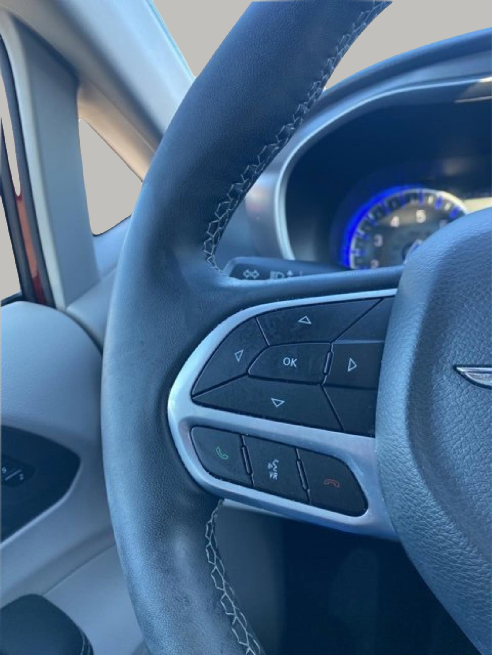 Used 2023 Chrysler Pacifica Touring-L image 18