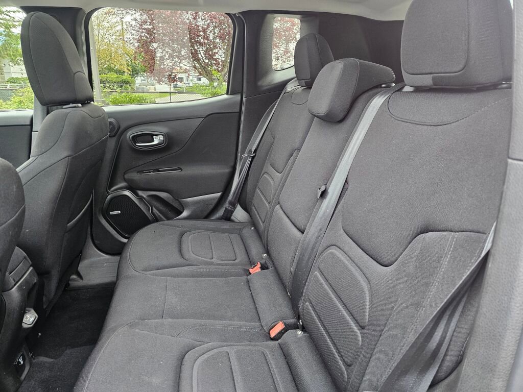 Used 2021 Jeep Renegade Latitude w/ Sun & Sound Group AWD/4WD image 21