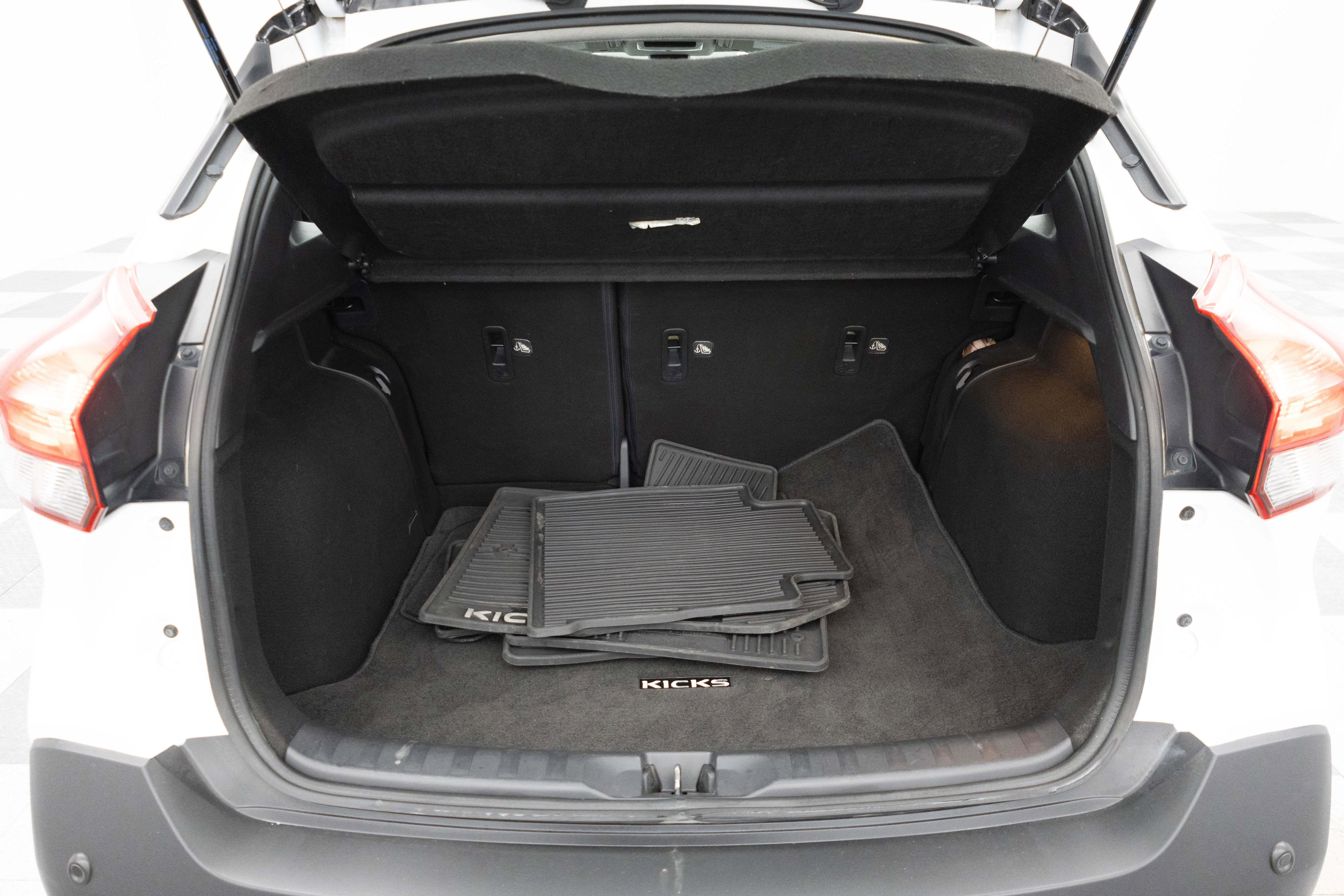 Used 2020 Nissan Kicks SR w/ SR Premium Package image 9