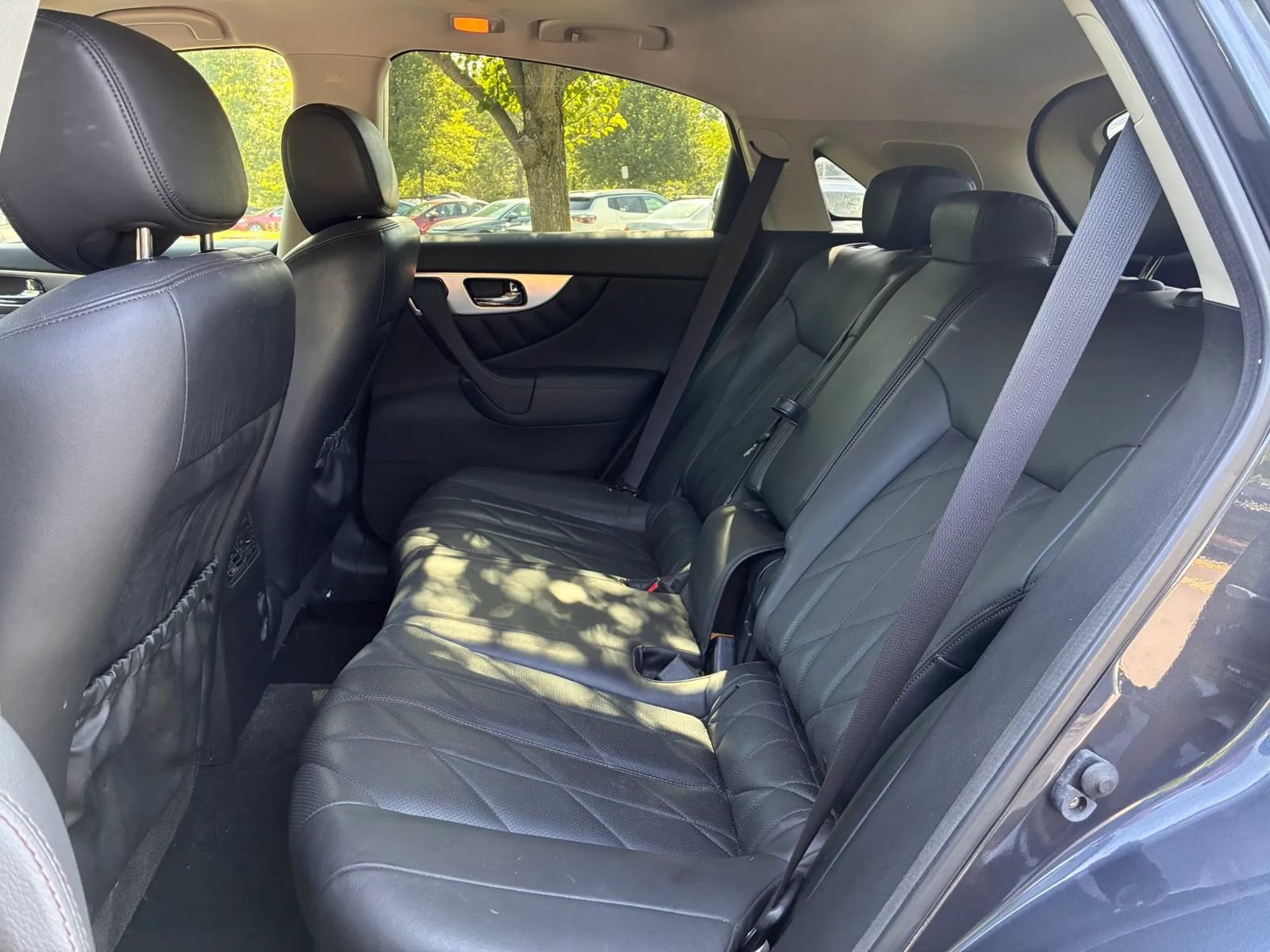 Used 2011 INFINITI FX35 AWD w/ Premium Pkg image 32