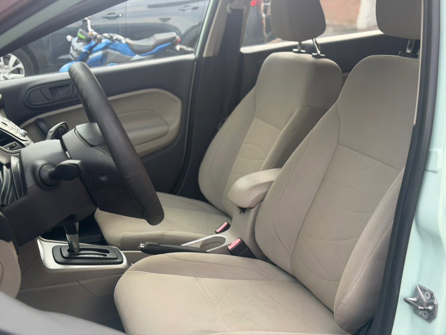 Used 2017 Ford Fiesta SE image 9