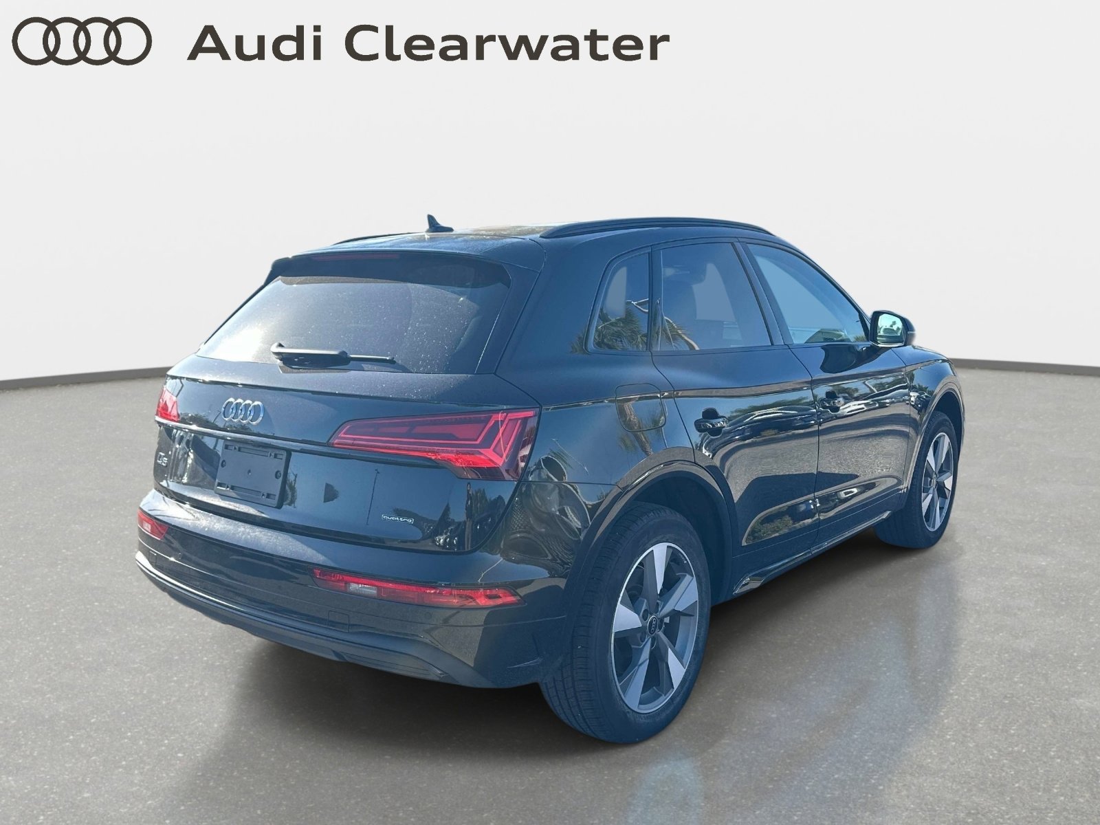 Used 2025 Audi Q5 2.0T Premium w/ Convenience Plus Package image 3