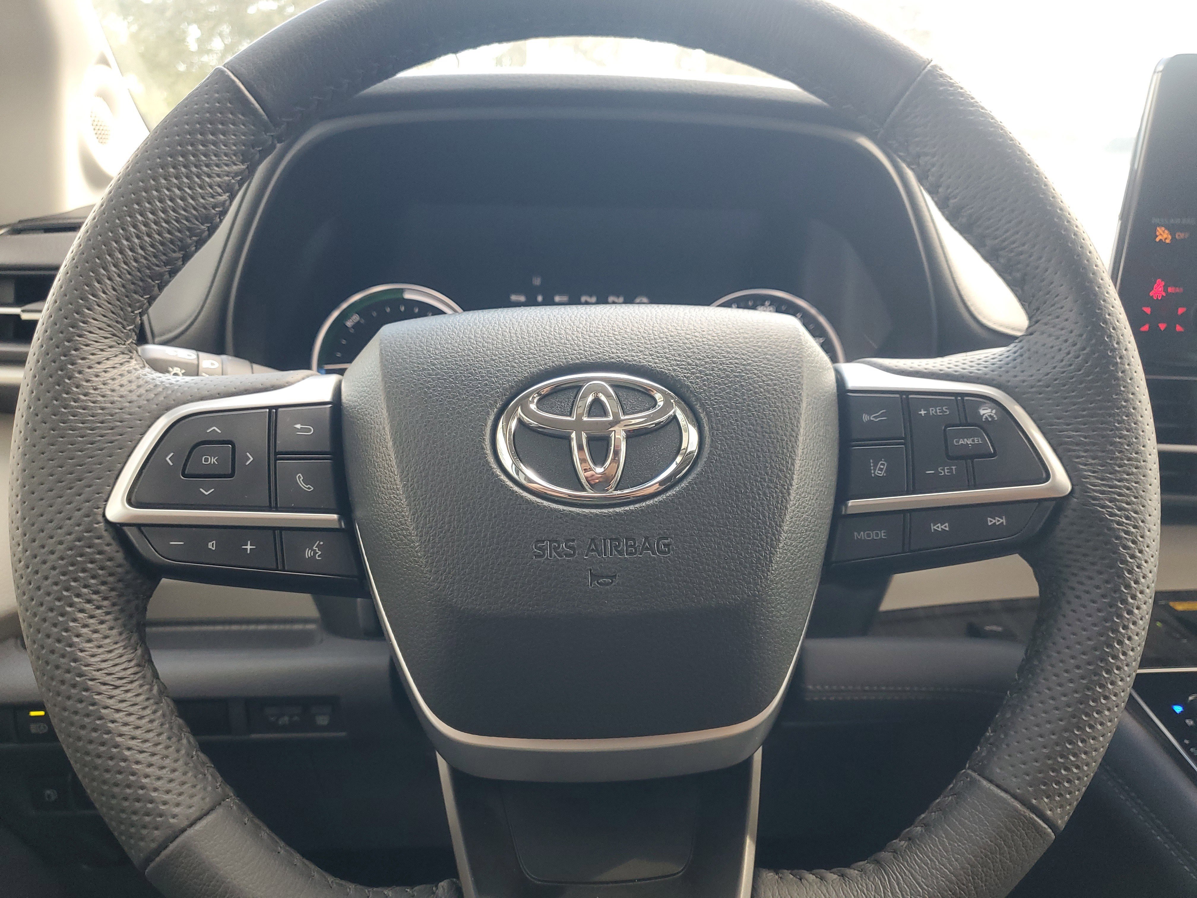 Certified 2024 Toyota Sienna Limited image 18