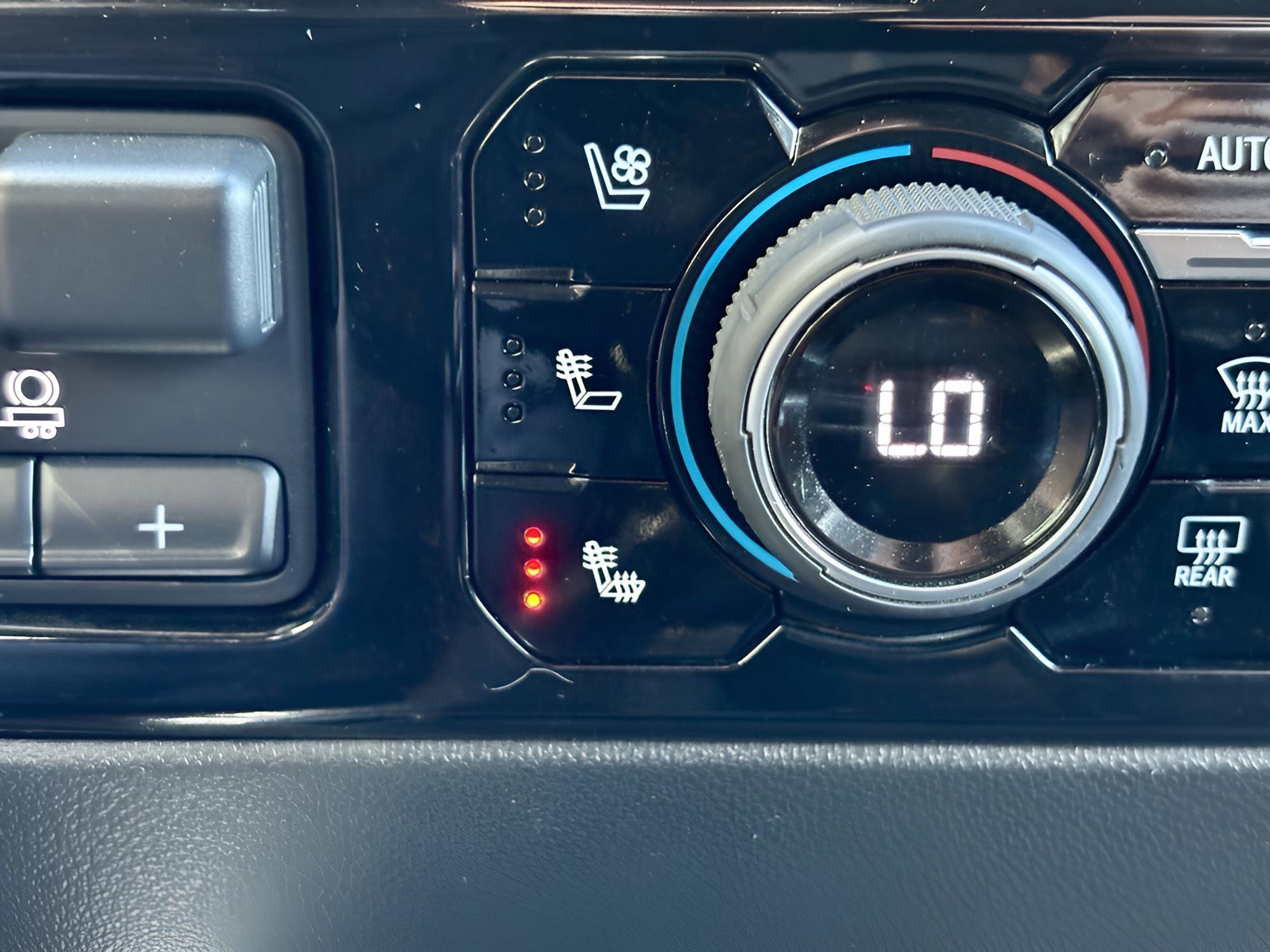 Used 2022 Chevrolet Silverado 1500 High Country image 30