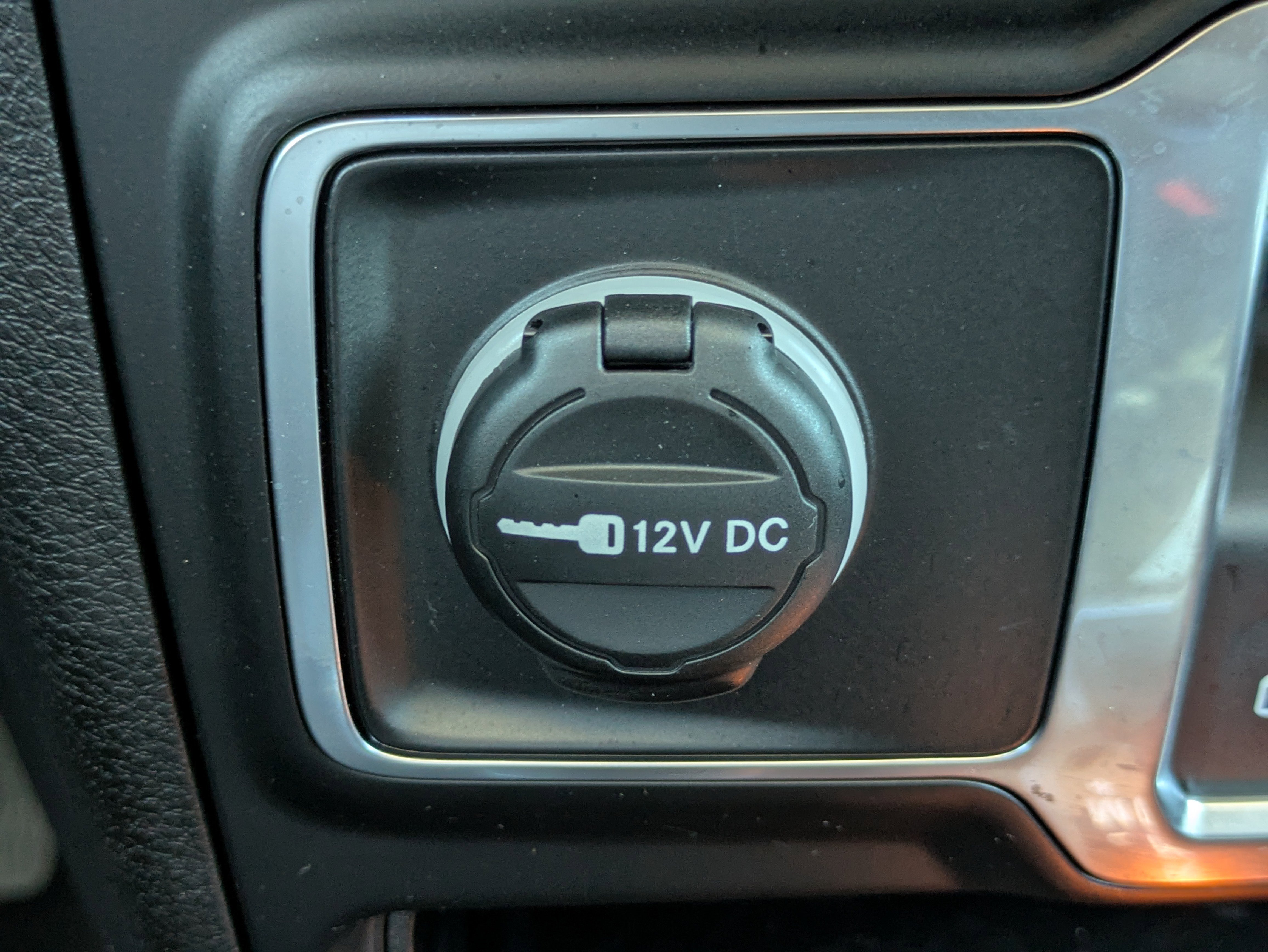 Used 2025 Jeep Wrangler Sport image 32