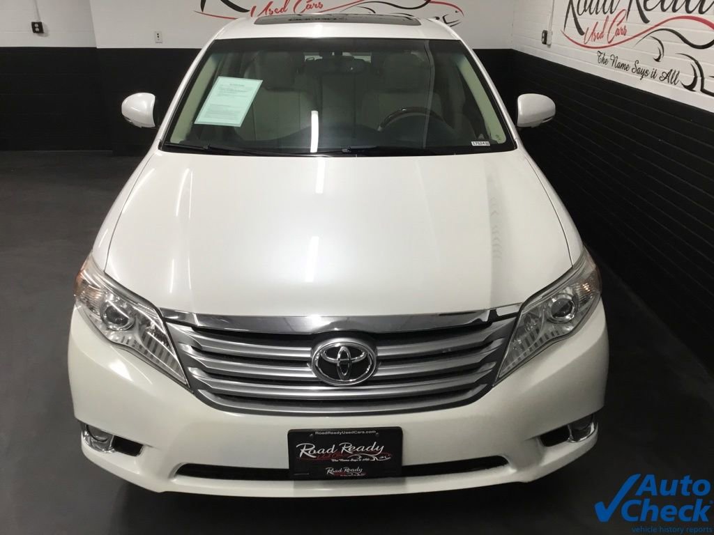 Used 2011 Toyota Avalon Limited FWD image 4