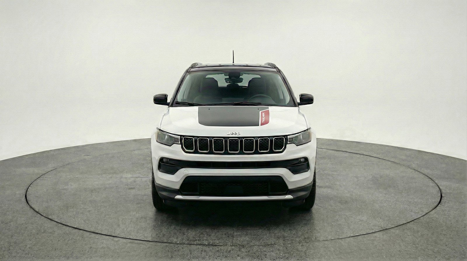 Used 2025 Jeep Compass Trailhawk AWD/4WD image 2