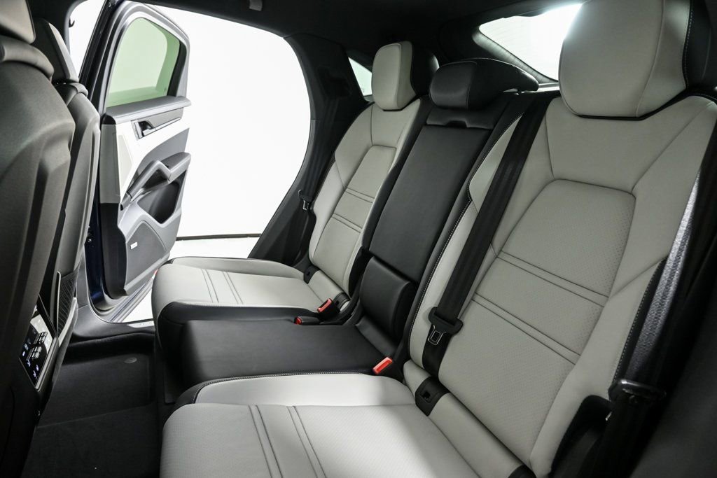 New 2025 Porsche Cayenne image 21