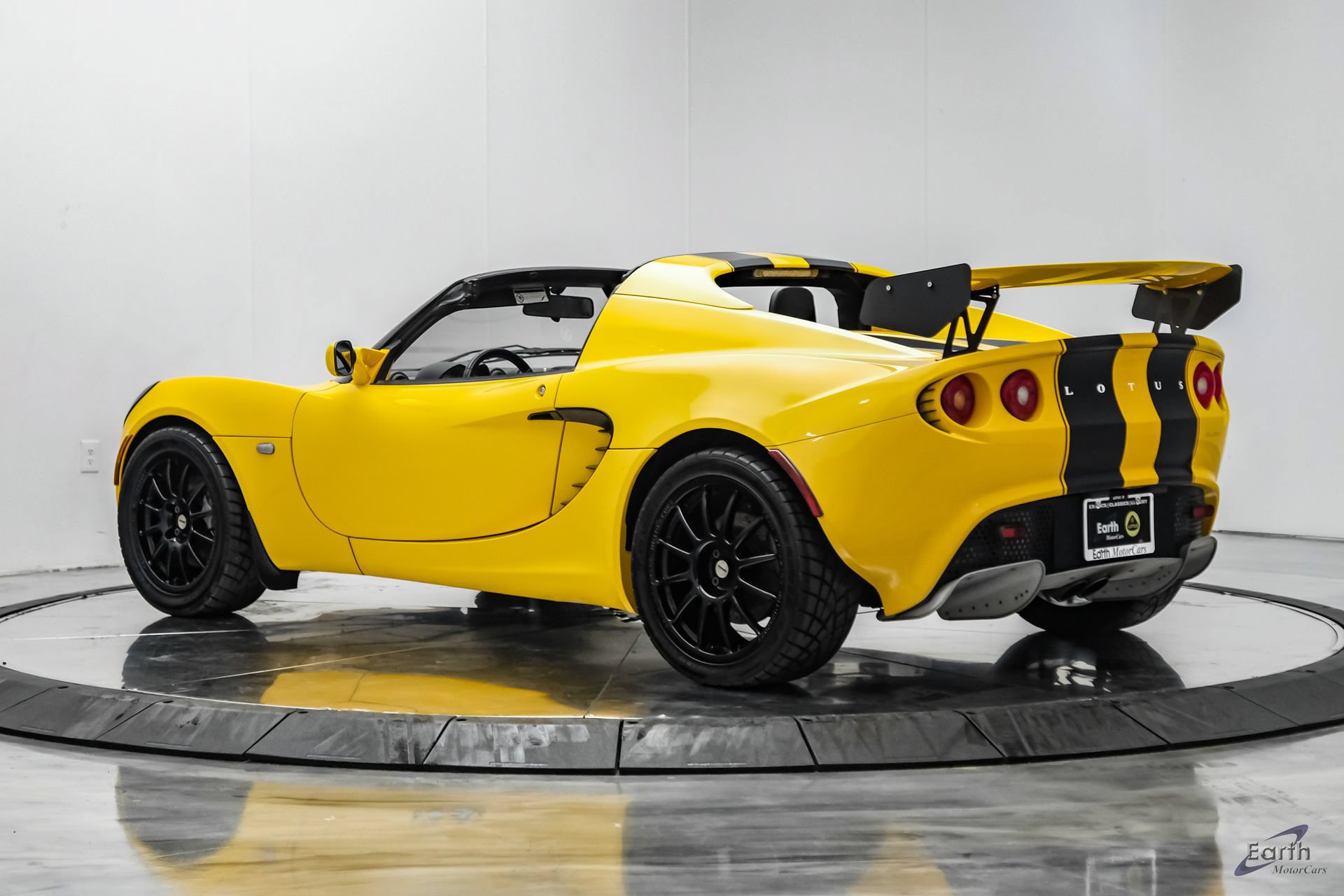 Used 2005 Lotus Elise RWD image 12