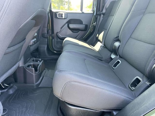 Used 2021 Jeep Gladiator Willys AWD/4WD image 9