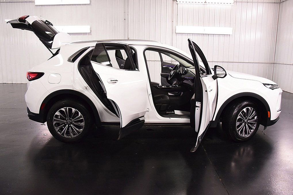 Used 2024 Buick Envision Preferred image 33