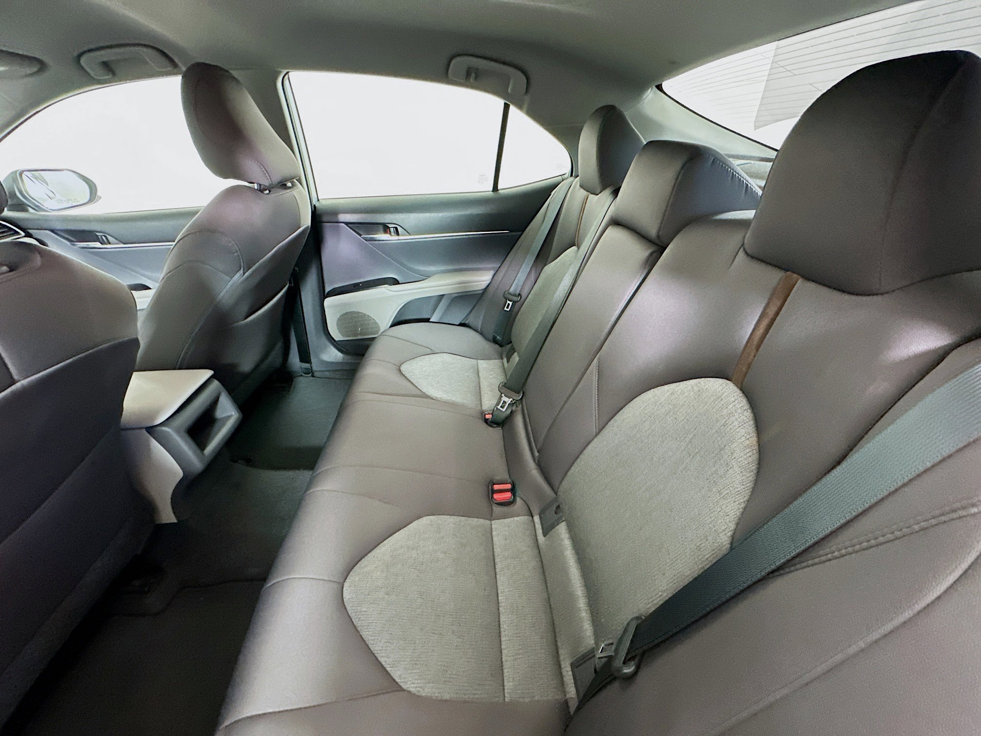 Used 2019 Toyota Camry LE image 26