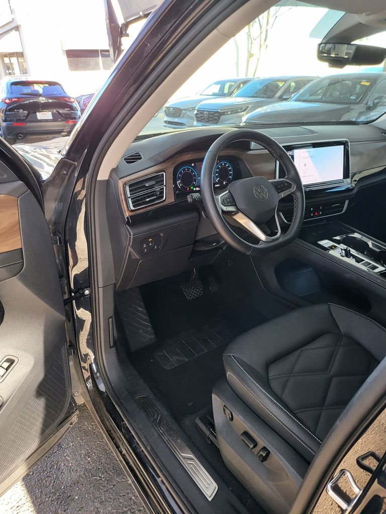 Used 2025 Volkswagen Atlas SE image 3